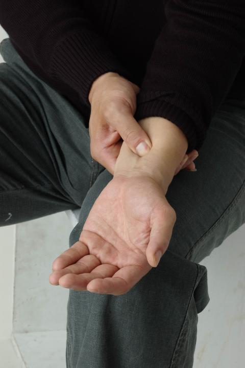 太極太流行 １１) 按內關捶足三里：消除胃部不適〔介紹〕_圖2