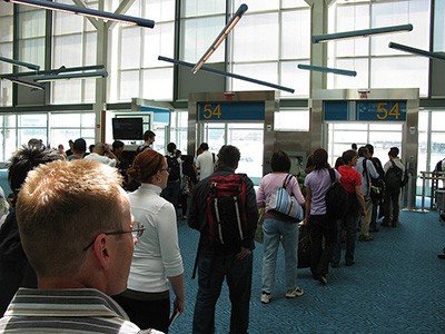 看到就想翻白眼!搭飛機常見的10個討人厭行為 看到就想翻白眼!搭飛機常見的10個討人厭行為