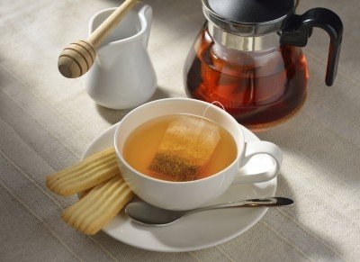 睡前常用手機?小心危害健康又失眠 睡前常用手機�   �小心危害健康又失眠