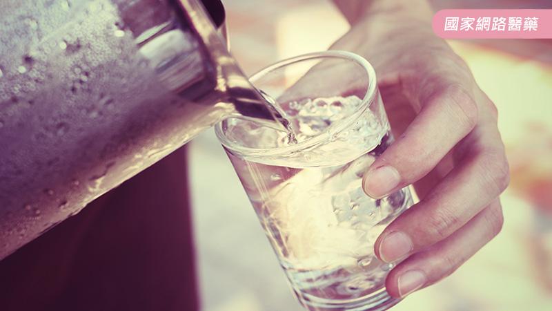 【道聽不塗說】喝鹼性電解水可適度改變酸性體質嗎？_圖1