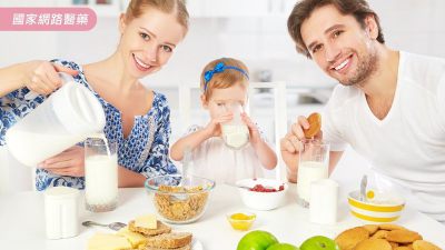 只能喝果汁、牛奶？咖啡對孩童健康有影響嗎？