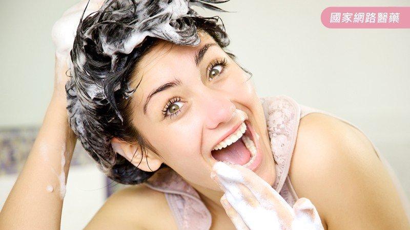 晚上洗頭最好？_圖1