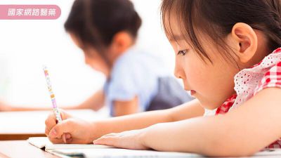小學新鮮人頻繁上廁所？恐為「兒童日間頻尿症」