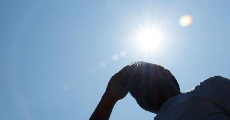 大熱天曬到皮膚癢，如何預防日光性皮膚炎與熱傷害？_圖1