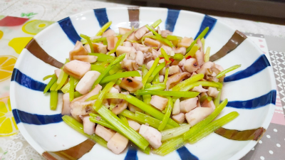 減脂食譜：芹菜炒魷魚(三人份)