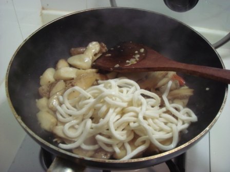 雙菇烏龍炒麵