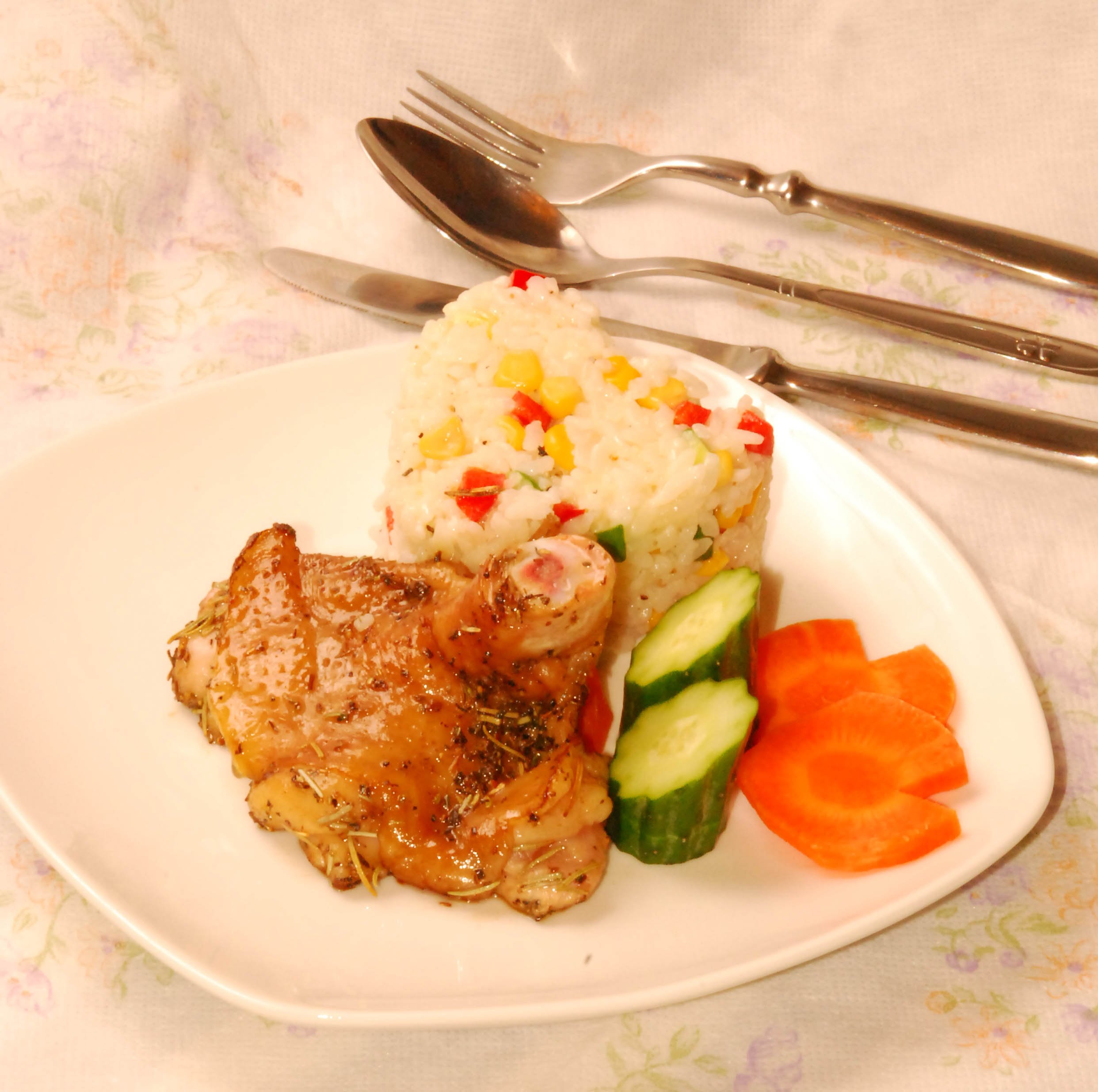 香迭雞腿佐鮮蔬燉飯