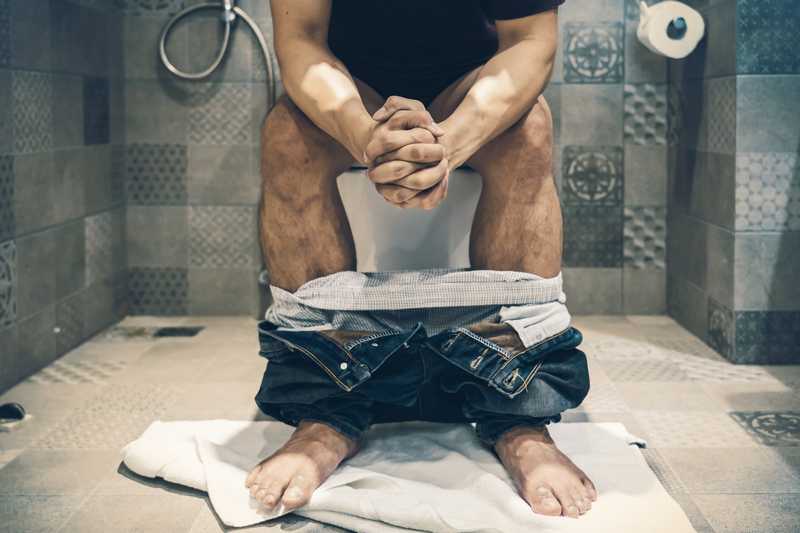 無法排便的夢：警告小氣行為的夢境示意圖