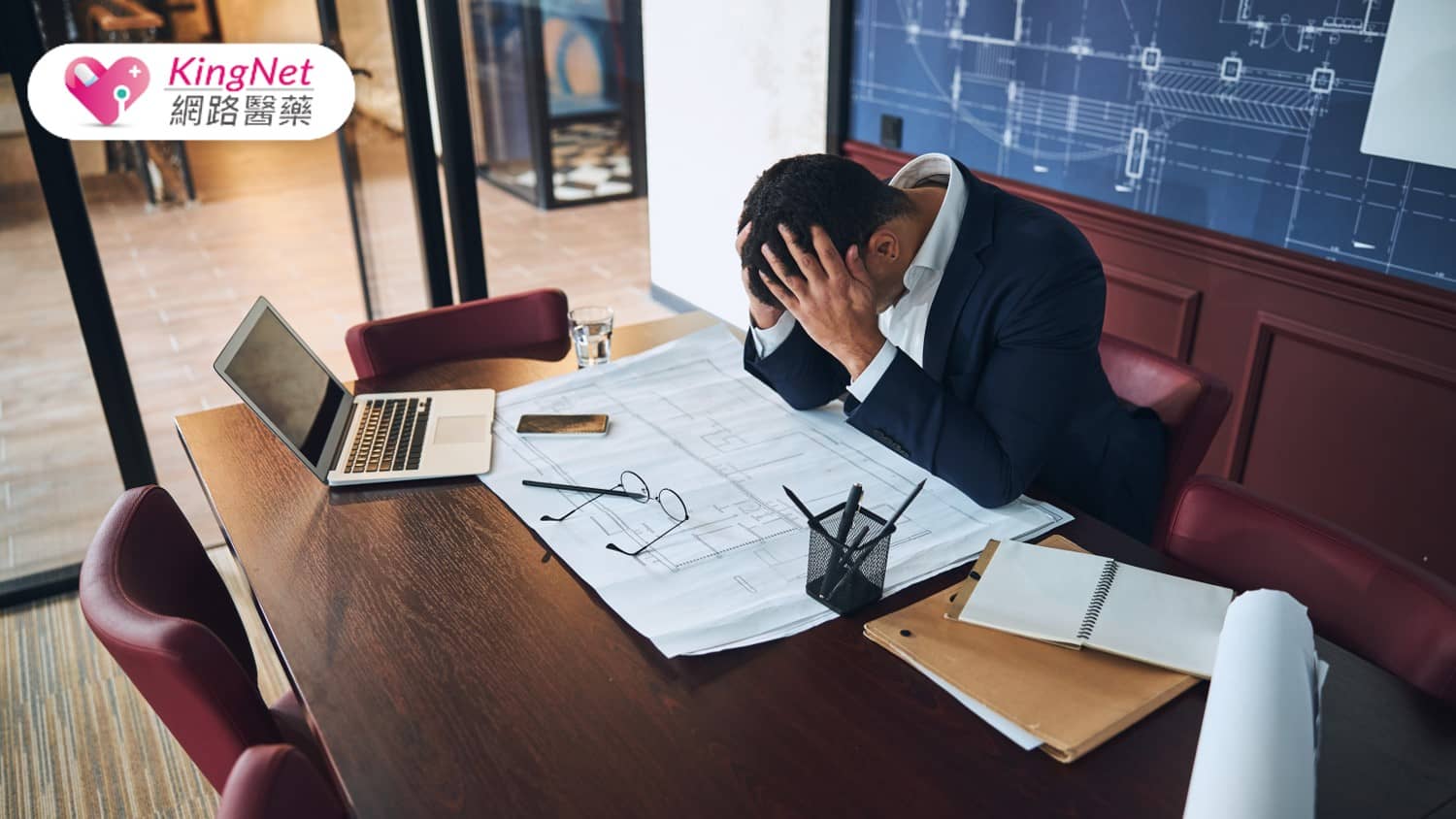 面對辦公室政治？學會鯊魚法則，用智慧游出自己的航道_圖1